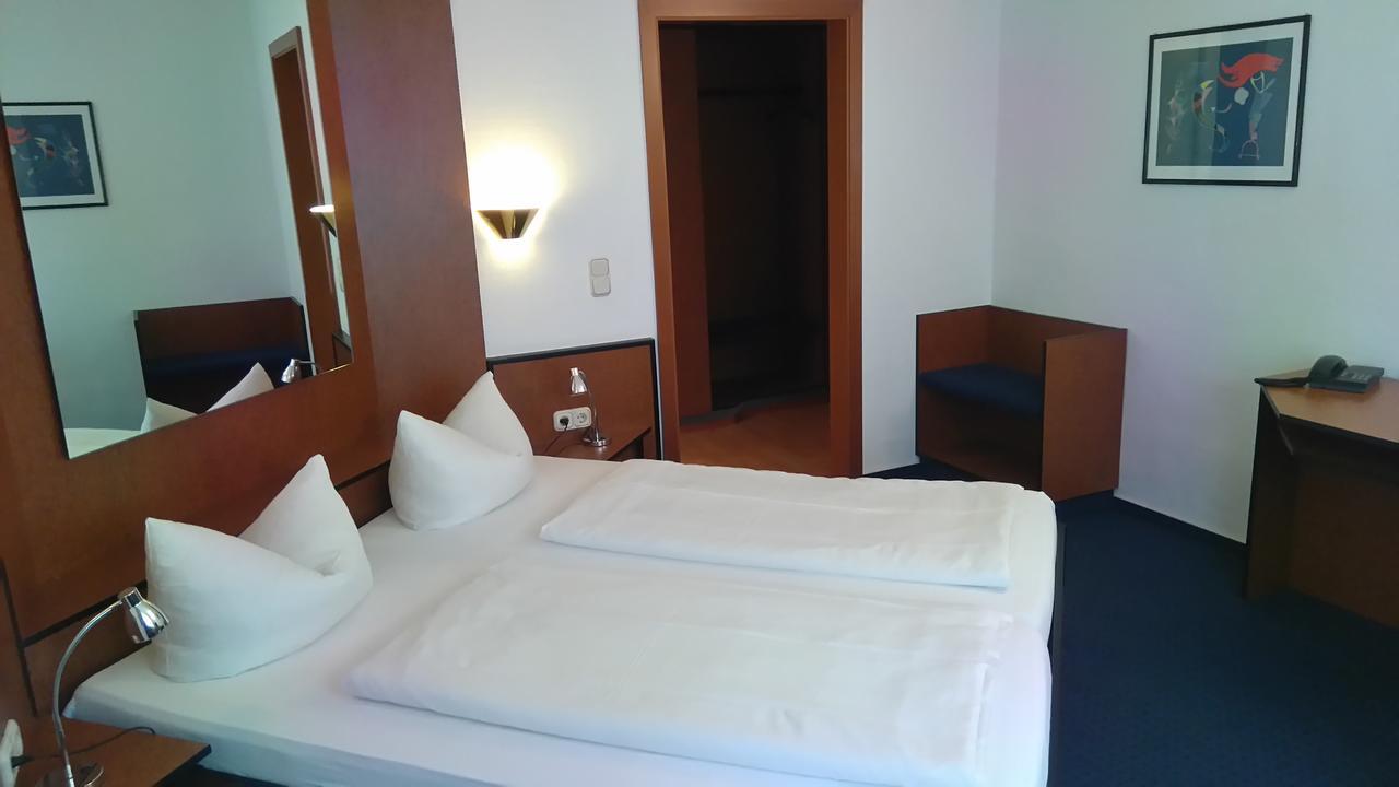 Hotel Loewensteiner Hof Haus Am Neuplatz Wertheim Ngoại thất bức ảnh