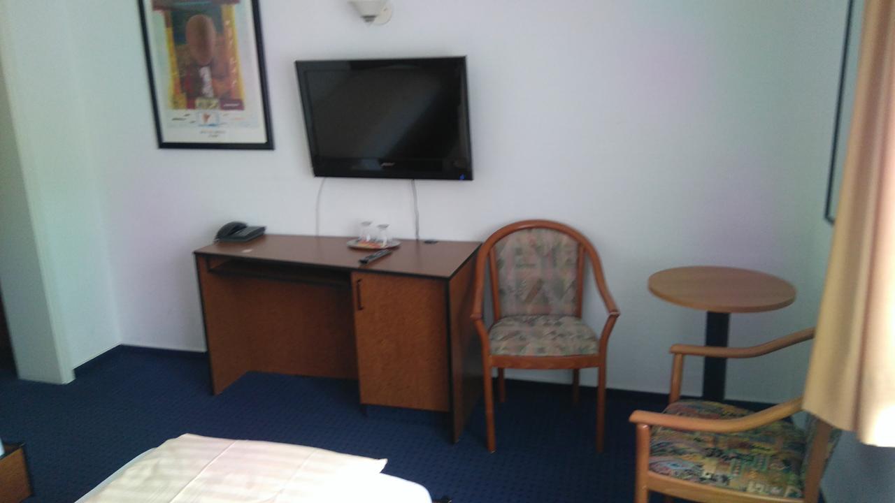 Hotel Loewensteiner Hof Haus Am Neuplatz Wertheim Ngoại thất bức ảnh